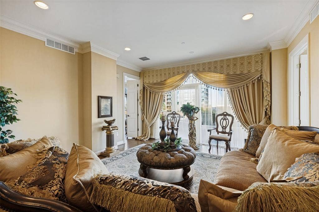 2828 Hood Street, #508, Dallas, TX 75219 Great place to entertain