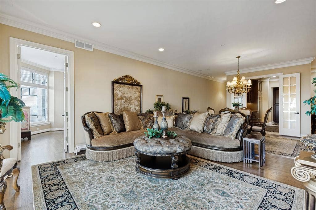 2828 Hood Street, #508, Dallas, TX 75219 Great open floor plan with a bedroom on each side for complete privacy