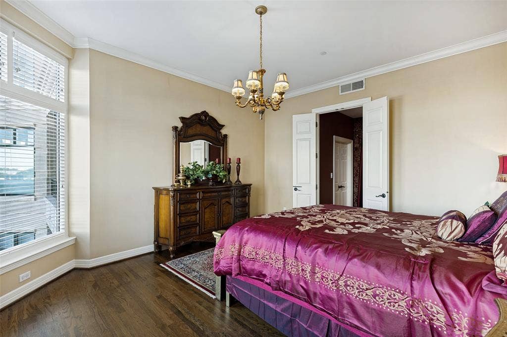 2828 Hood Street, #508, Dallas, TX 75219 Generous size 2nd bedroom with En Suite Bath