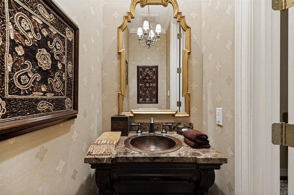 2828 Hood Street, #508, Dallas, TX 75219 Conveniently located half bath off entry