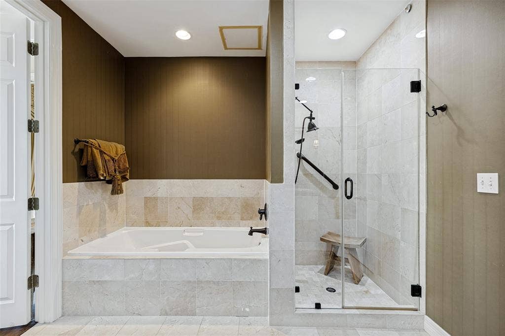 2828 Hood Street, #508, Dallas, TX 75219 En-suite bath with jetted tub & frameless walk-in shower