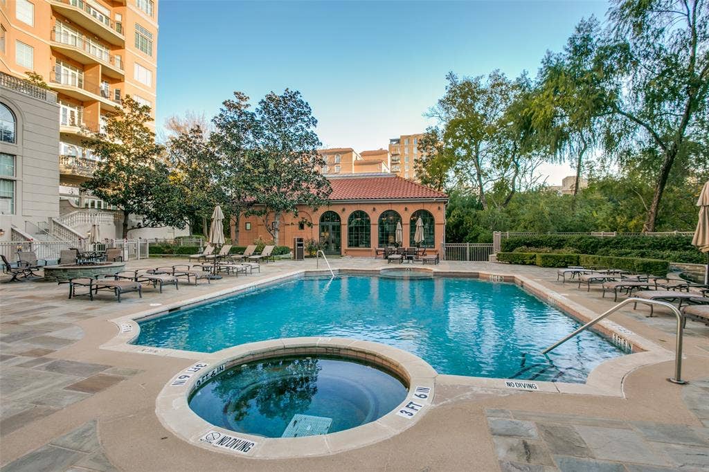 2828 Hood Street, #508, Dallas, TX 75219 Mediterranean resort style pool and hot tub surrounded by lounge chairs & a cozy fire pit.