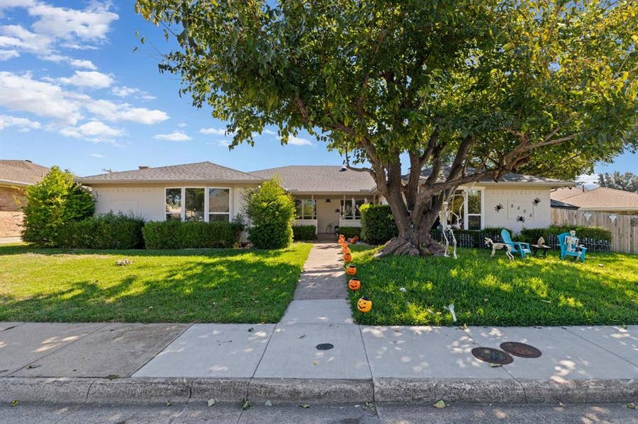 Property photo for 8406 Lullwater Drive, Dallas, TX