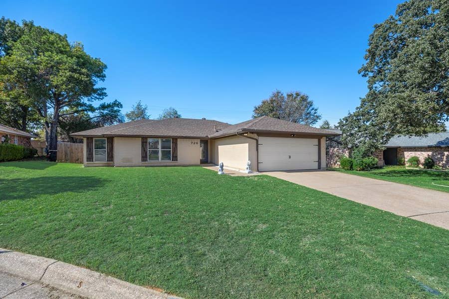 Property photo for 726 Danvers Lane, Mansfield, TX