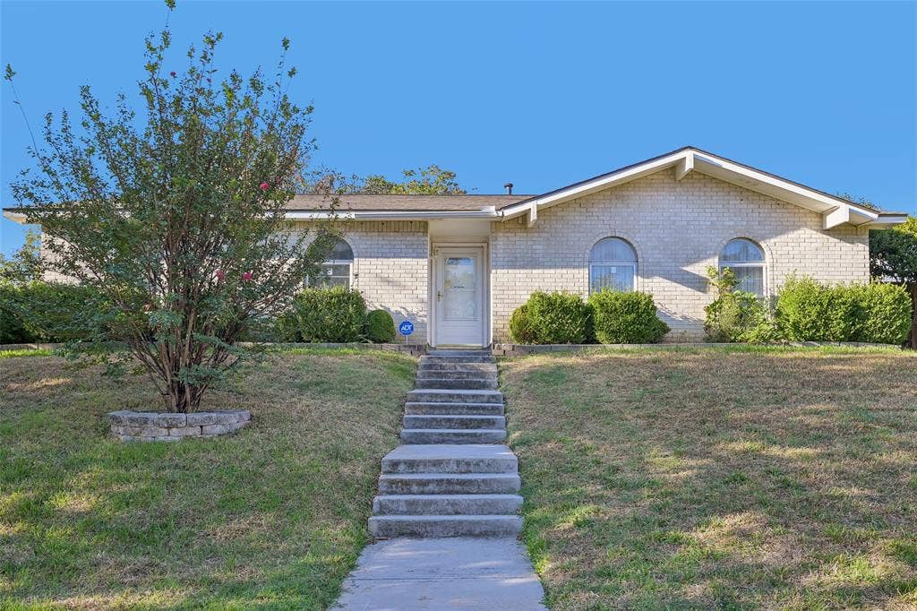 3309 S Edelweiss Drive, Grand Prairie, TX 75052 One-story brick on a big corner lot in Park Valley, Grand Prairie.
