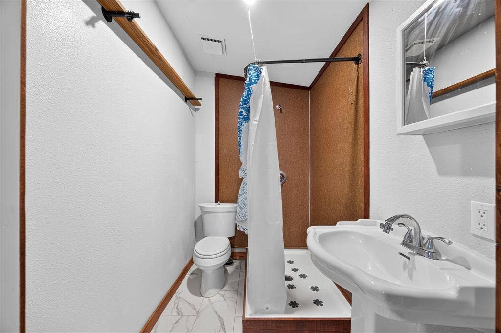 2705 Solar Court, Granbury, TX 76049 2705 Solar Court, Granbury, TX 76049