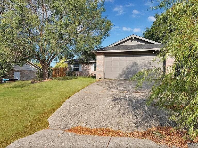 Property photo for 813 Panay Way Drive, Fort Worth, TX