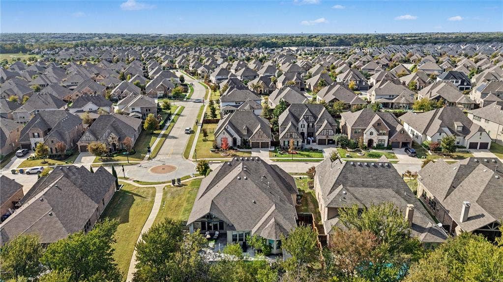 2204 Grafton Lane, McKinney, TX 75071 2204 Grafton Lane, McKinney, TX 75071