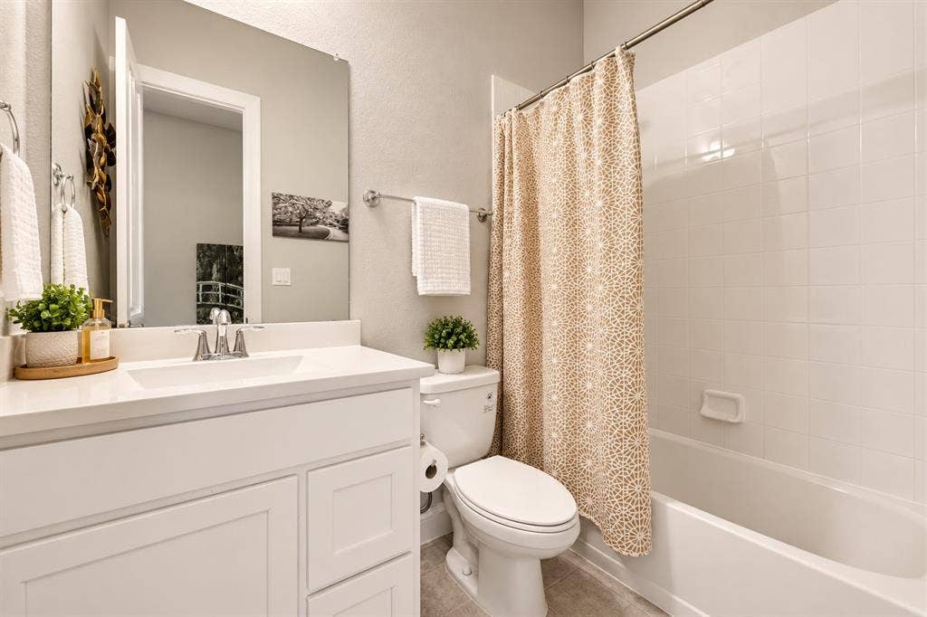 2204 Grafton Lane, McKinney, TX 75071 2204 Grafton Lane, McKinney, TX 75071