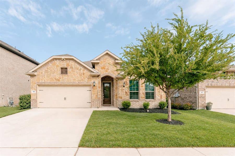 Property photo for 1113 Canuela Way, Justin, TX
