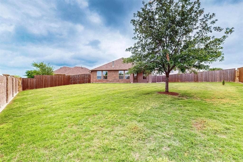 Large Backyard on a cul-desac lot