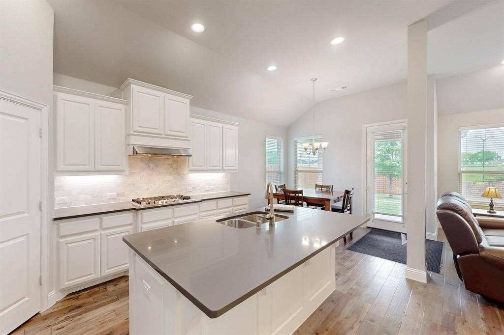 Kitchen and Breakfast Area