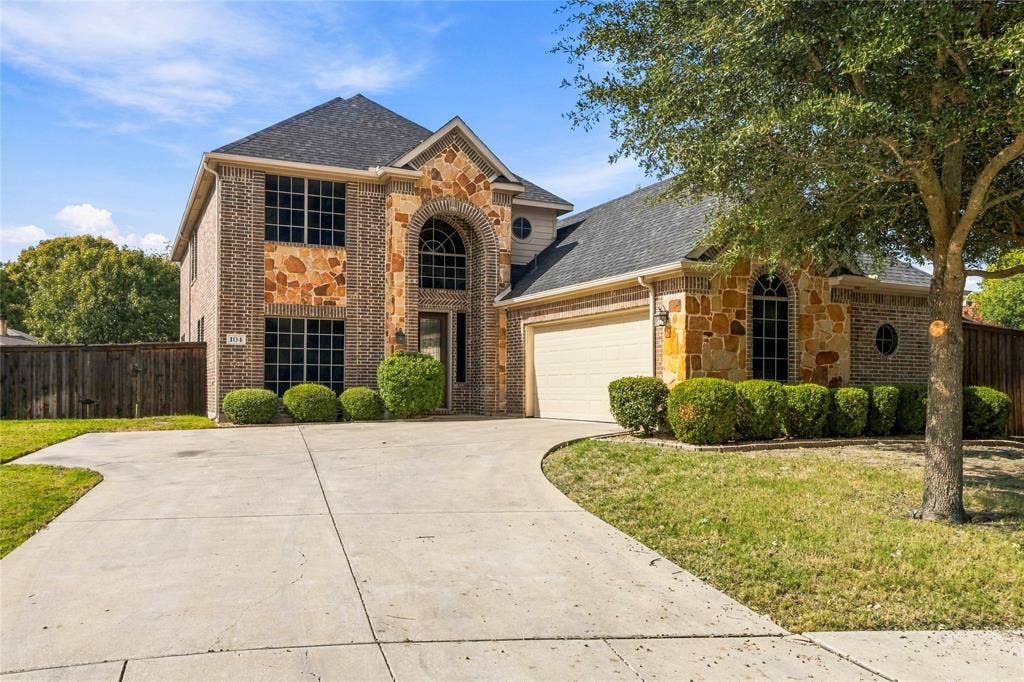 104 Aztec Court, Waxahachie, TX 75165 Drive up to your beautiful home from the cul de sac to your side facing garage.