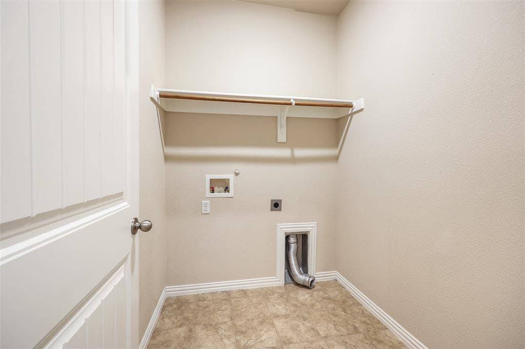 8818 Abner Road, Oak Ridge, TX 75161
