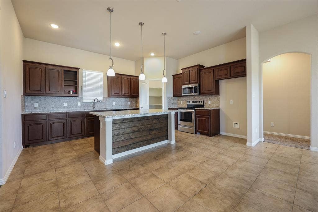 8818 Abner Road, Oak Ridge, TX 75161