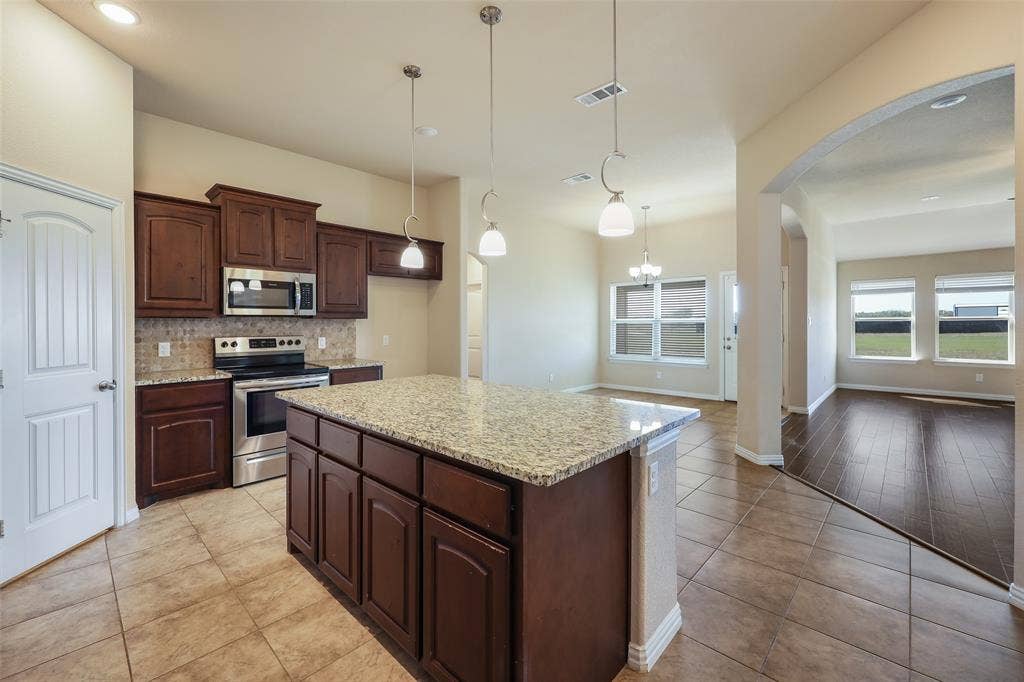 8818 Abner Road, Oak Ridge, TX 75161