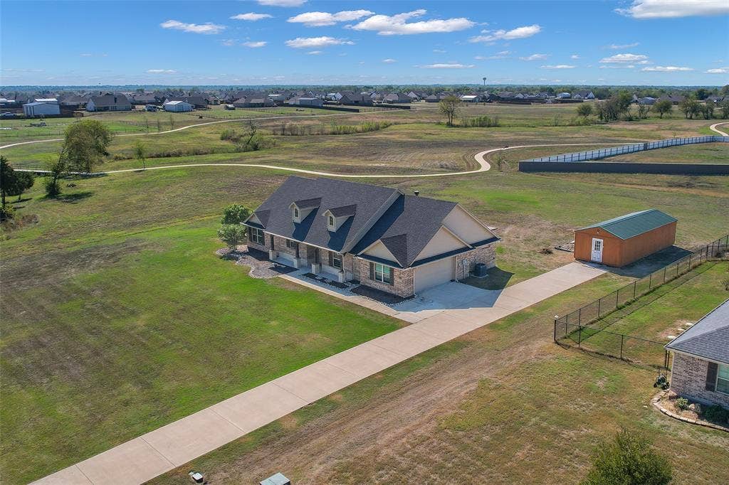 8818 Abner Road, Oak Ridge, TX 75161