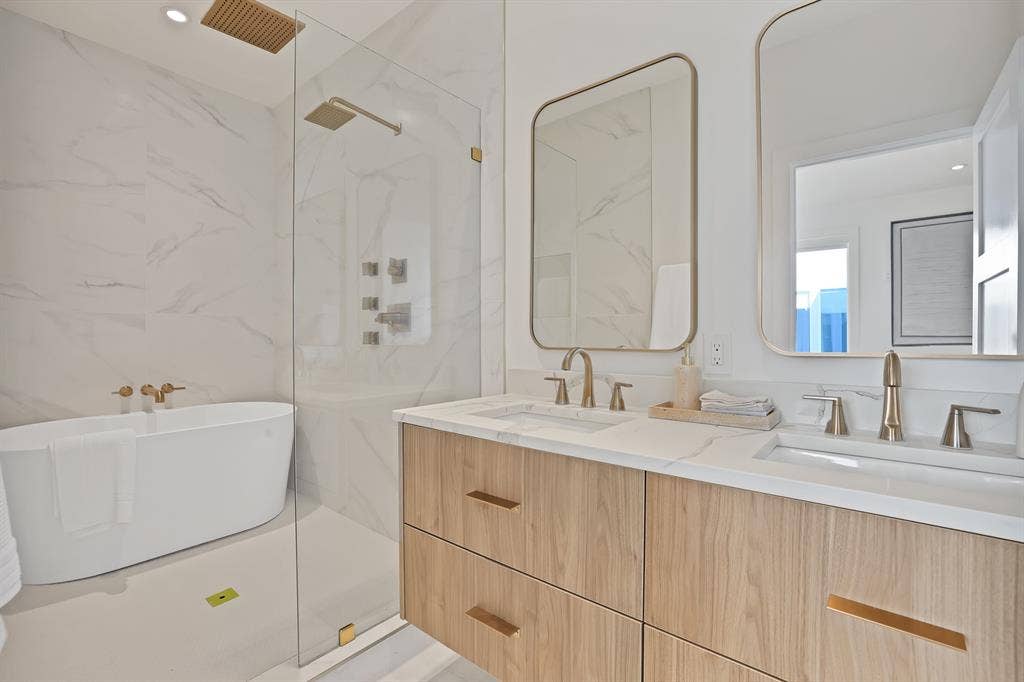 1731 N Fitzhugh Avenue, Dallas, TX 75204 Bathroom with vanity and independent shower and bath