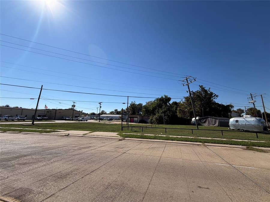 Property photo for 701 Airport Drive, Shreveport, LA