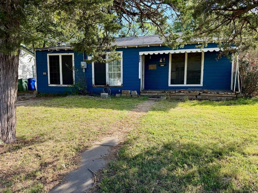 Property photo for 610 N Jordan Street, Whitesboro, TX