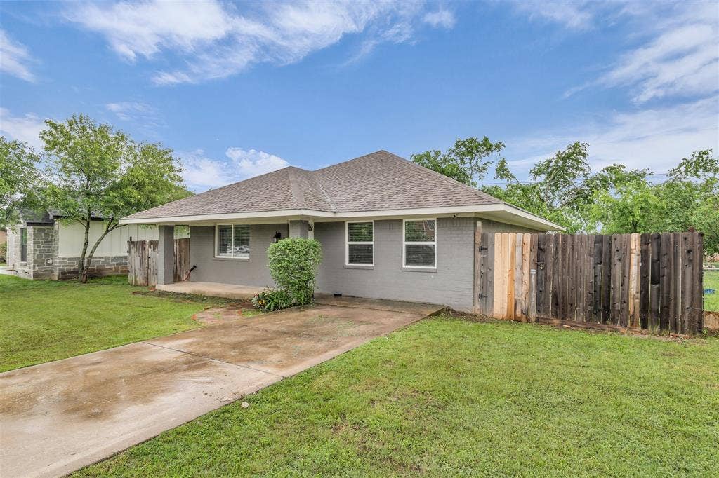 408 Little Avenue, McGregor, TX 76657