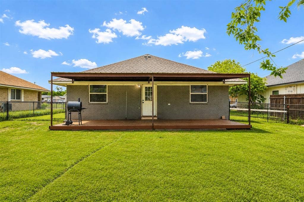 408 Little Avenue, McGregor, TX 76657