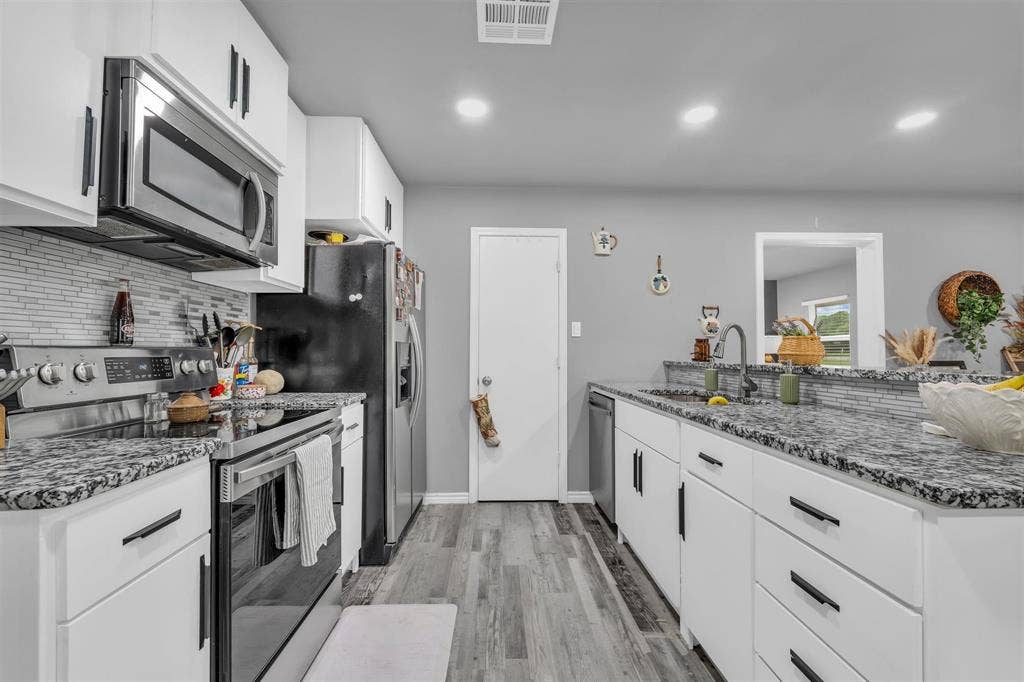 408 Little Avenue, McGregor, TX 76657