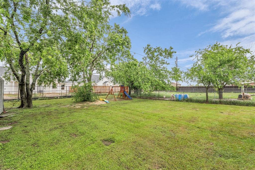 408 Little Avenue, McGregor, TX 76657