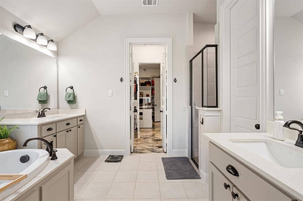 221 Lariat Trail, Waxahachie, TX 75165
