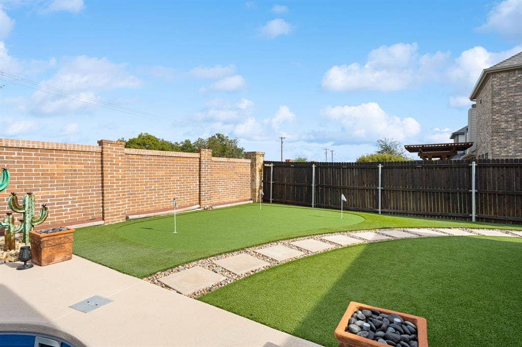 221 Lariat Trail, Waxahachie, TX 75165