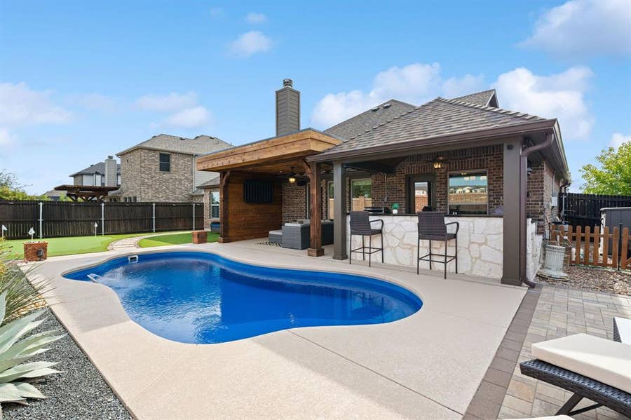 Property photo for 221 Lariat Trail, Waxahachie, TX