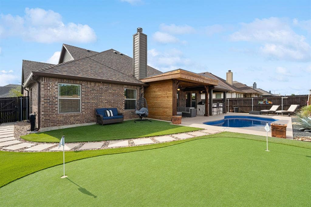 221 Lariat Trail, Waxahachie, TX 75165