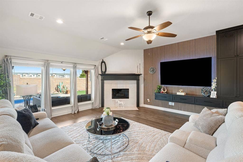 221 Lariat Trail, Waxahachie, TX 75165