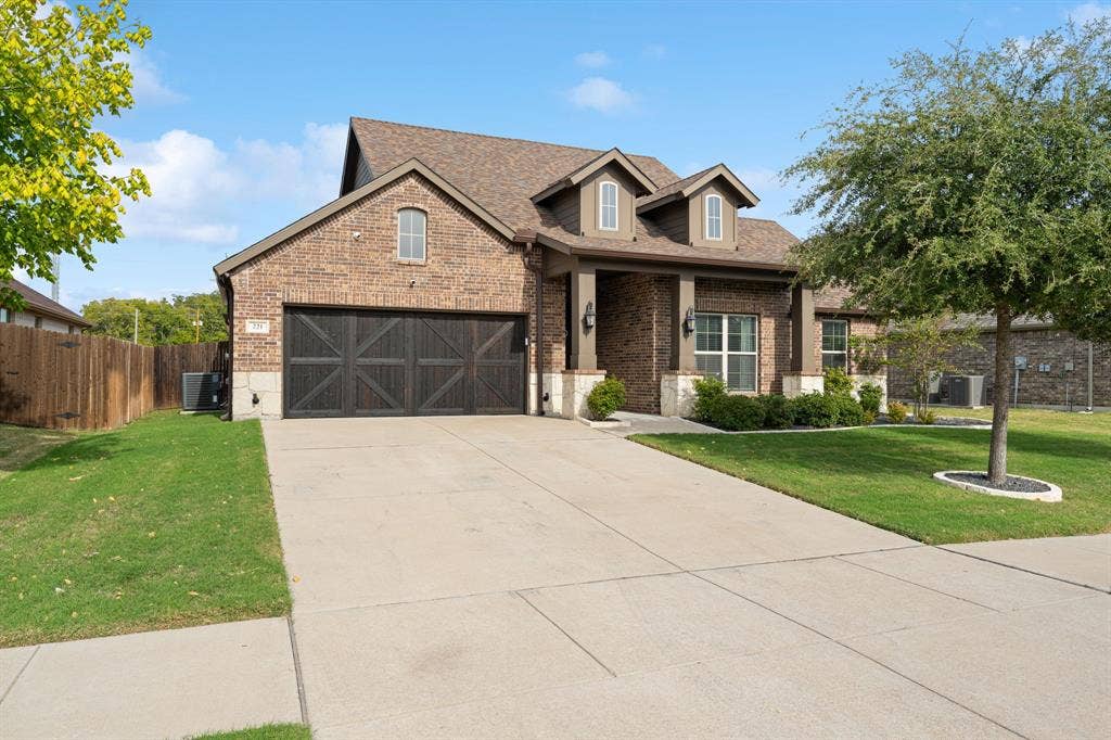 221 Lariat Trail, Waxahachie, TX 75165