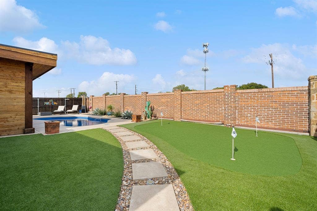 221 Lariat Trail, Waxahachie, TX 75165