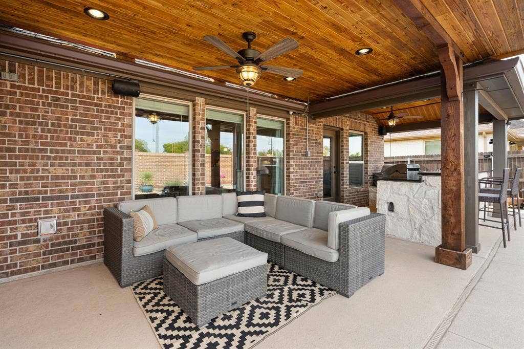 221 Lariat Trail, Waxahachie, TX 75165