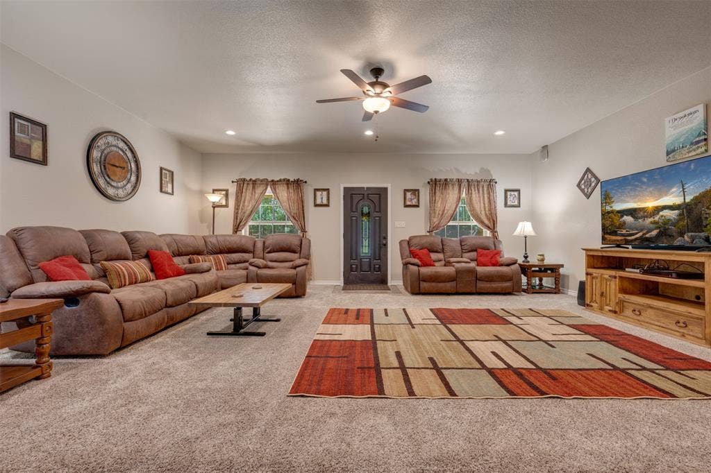 10517 CR 4101, Frankston, TX 75763