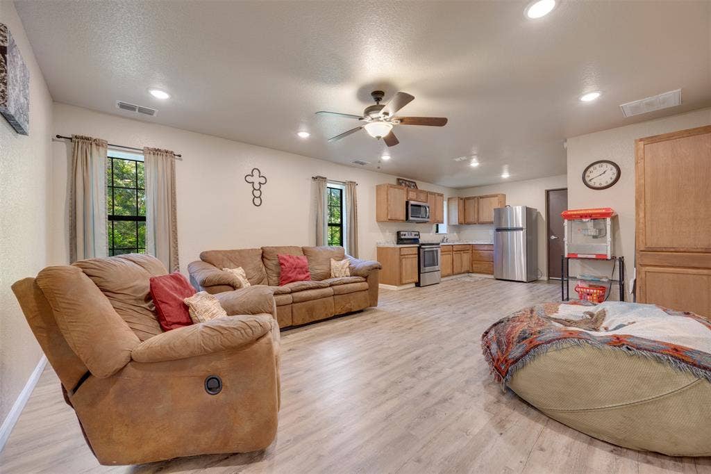 10517 CR 4101, Frankston, TX 75763