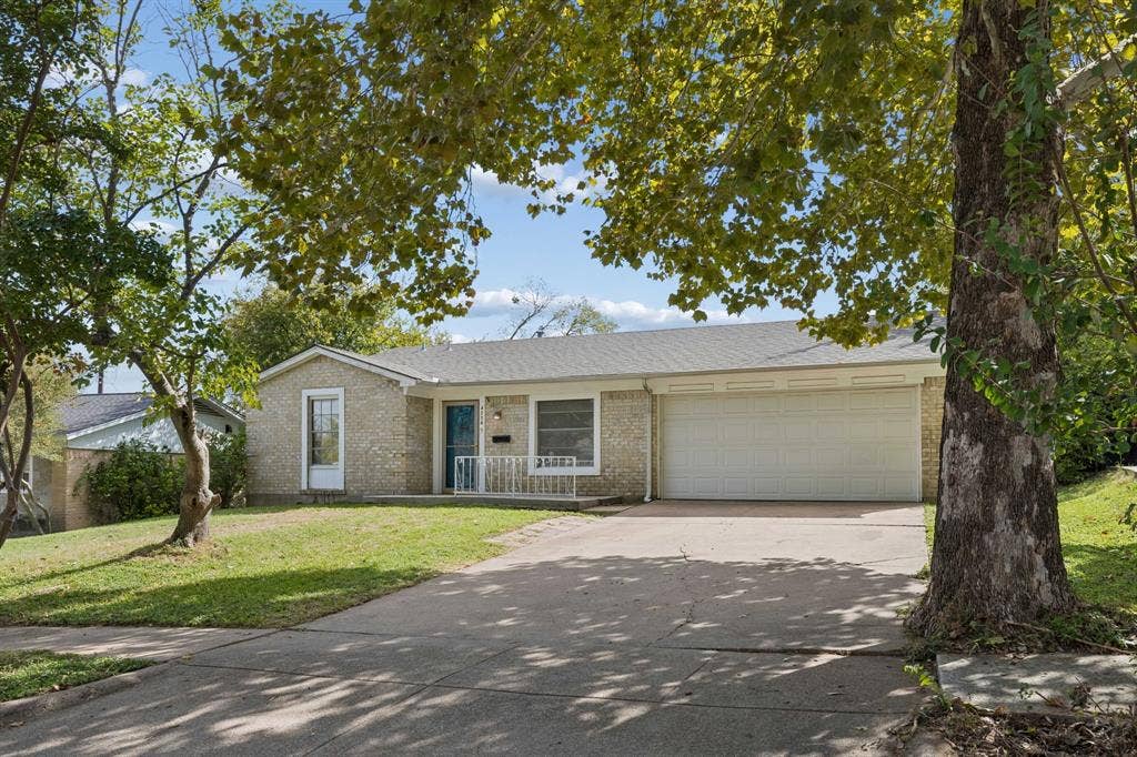 4256 Ambrose Drive, Dallas, TX 75241 4256 Ambrose Drive, Dallas, TX 75241