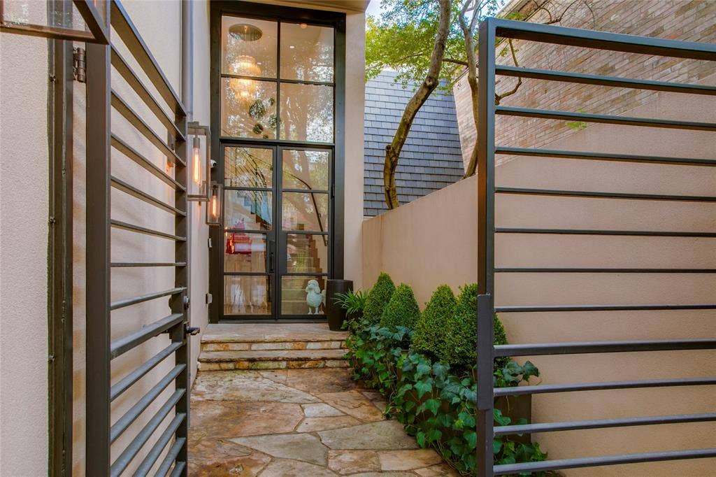 4648 Christopher Place, Dallas, TX 75204