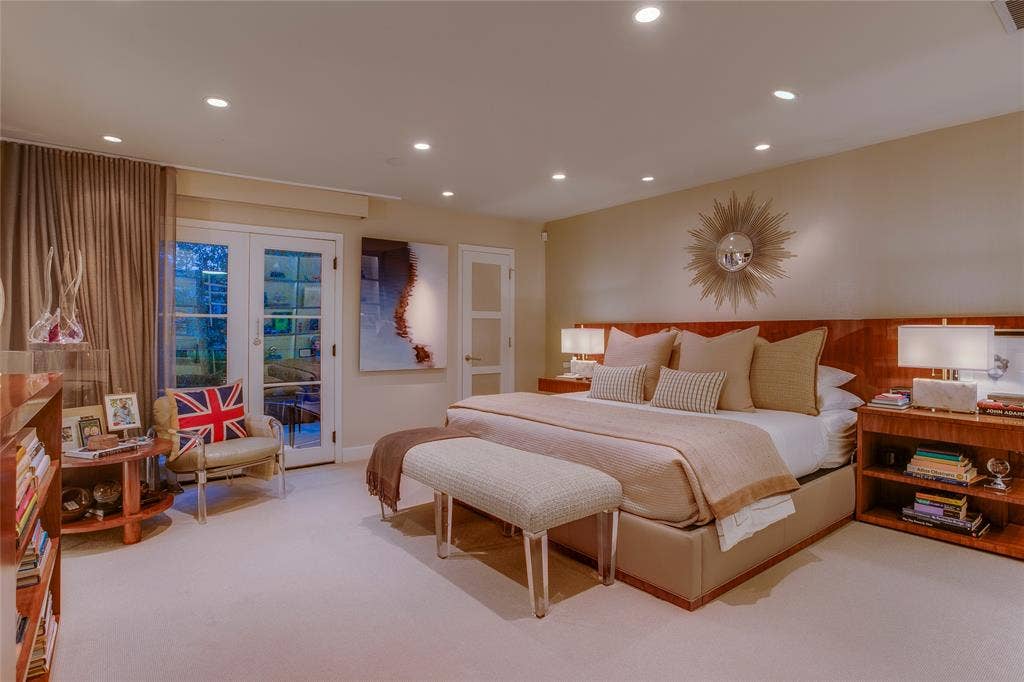 4648 Christopher Place, Dallas, TX 75204