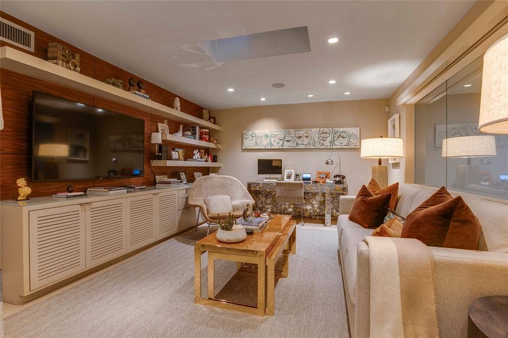 4648 Christopher Place, Dallas, TX 75204