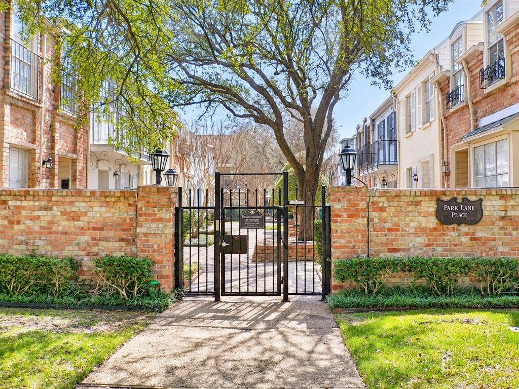 9803 Park Lane Place, Dallas, TX 75220