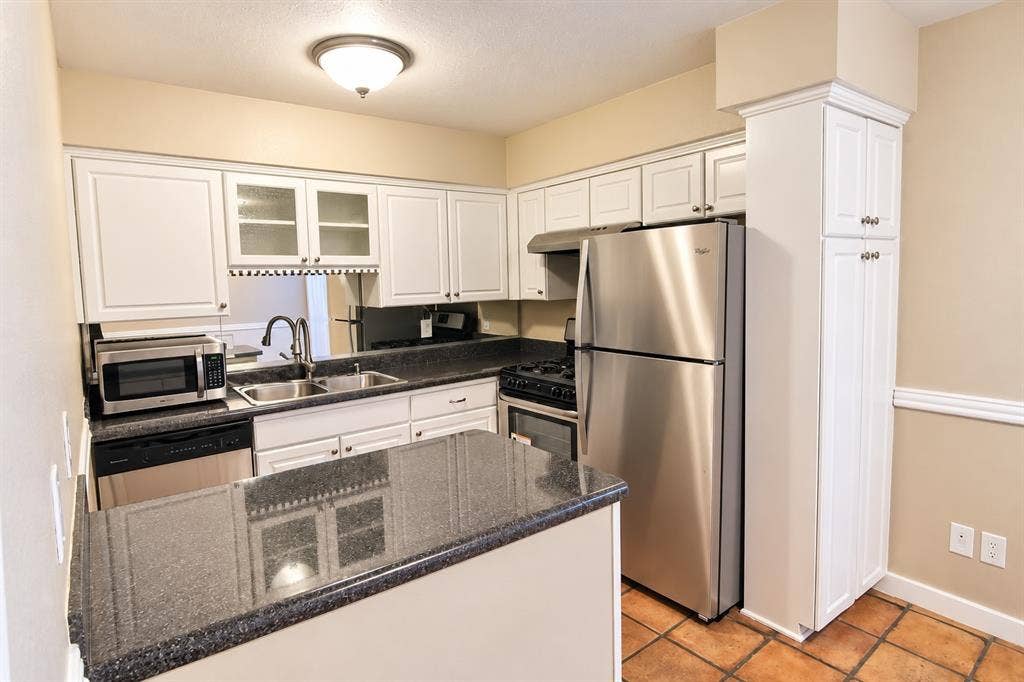 9803 Park Lane Place, Dallas, TX 75220