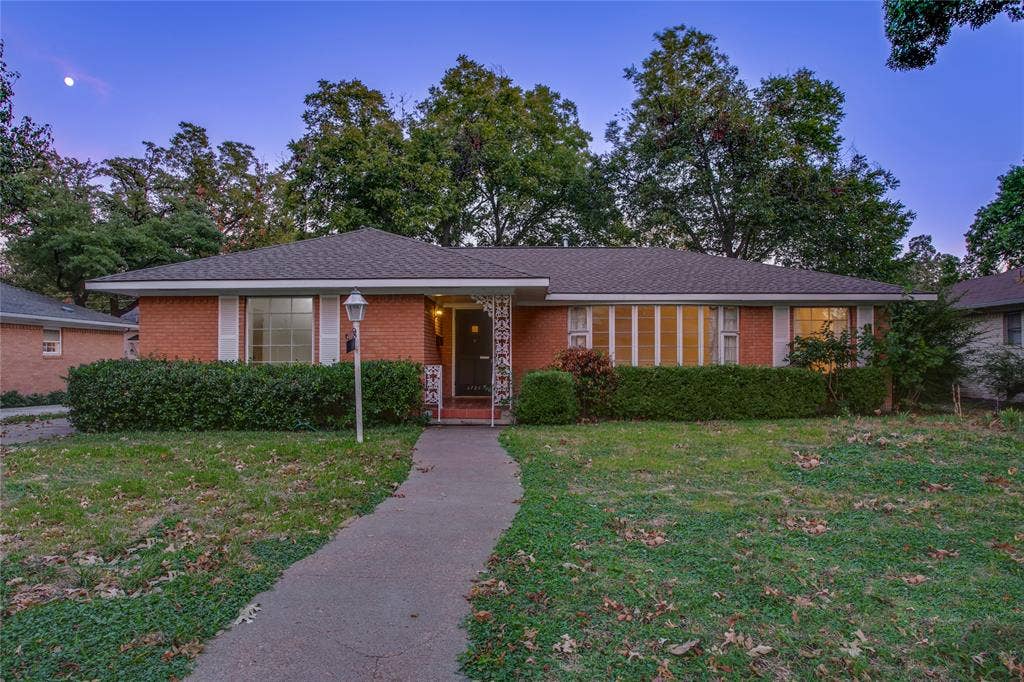 6726 Braeburn Drive, Dallas, TX 75214