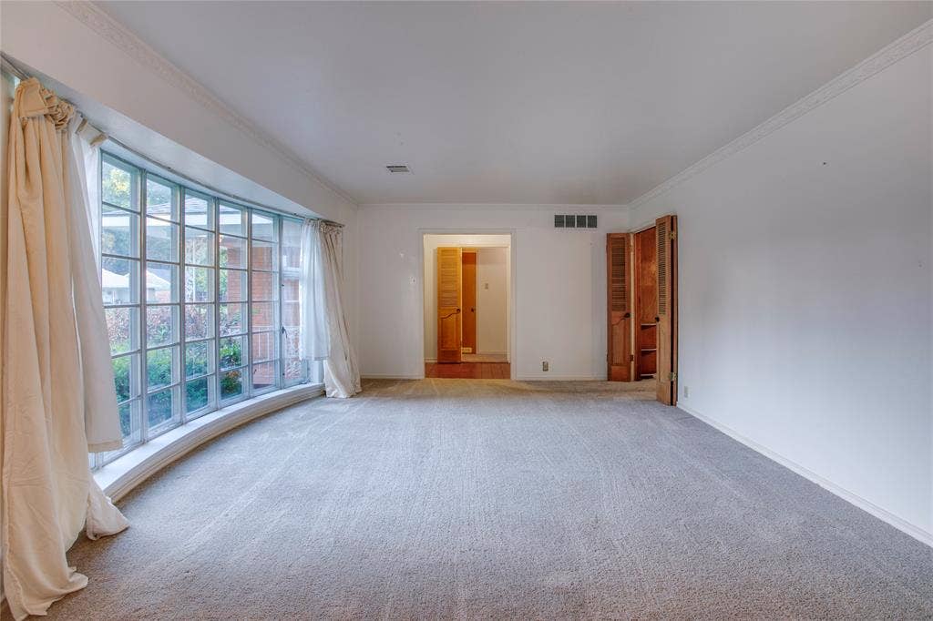 6726 Braeburn Drive, Dallas, TX 75214