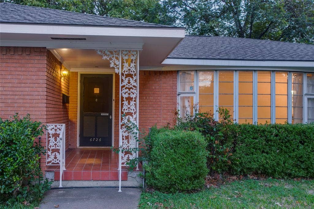 6726 Braeburn Drive, Dallas, TX 75214