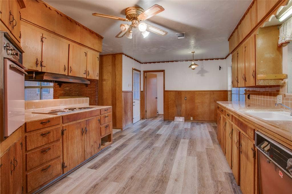 6726 Braeburn Drive, Dallas, TX 75214