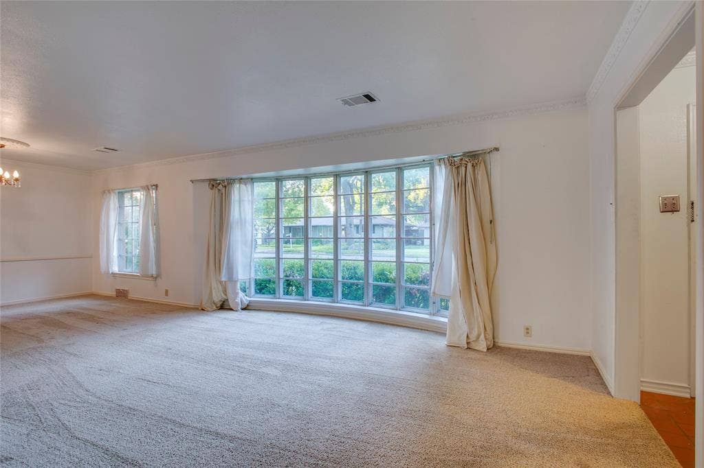 6726 Braeburn Drive, Dallas, TX 75214