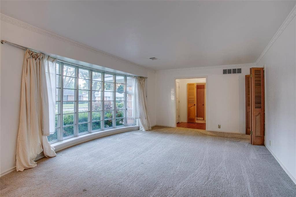 6726 Braeburn Drive, Dallas, TX 75214